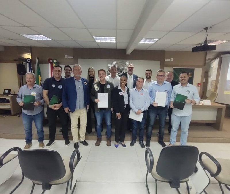 Entidades receberam candidatos a deputado federal na ACIT