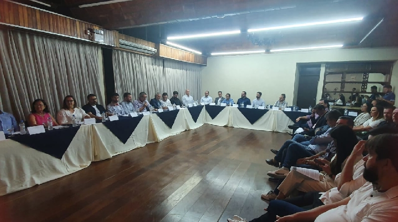 Aeroporto Regional Sul e Desassoreamento do Rio Tubarão são pautas de reunião regional em Gravatal