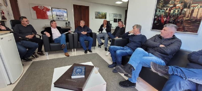Entidades se reúnem com prefeito e sugerem medidas contra alagamentos e cheias